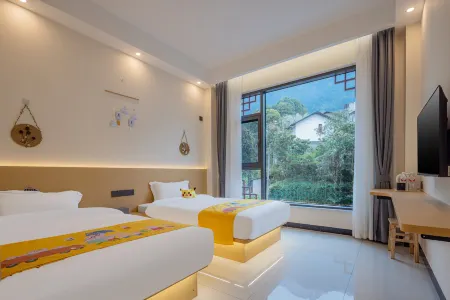 Yichang Danfengyuan Homestay (Three Gorges Dam Scenic Area) Отели рядом с достопримечательностью «Interception Memorial Garden»