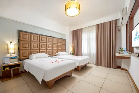 Jiajie Boutique Hotel (Haikou Qilou Old Street Sun Moon Plaza Duty Free Shop)
