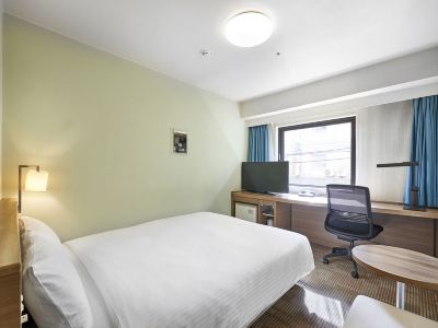 スタンダードダブルルーム(本館)(禁煙) ダイワロイネットホテル沖縄県庁前の写真