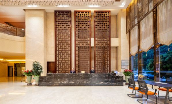 Juncheng Higher-quarter Hotel