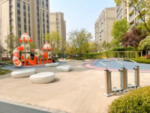 Sparkle Inn (silver base animal kingdom)