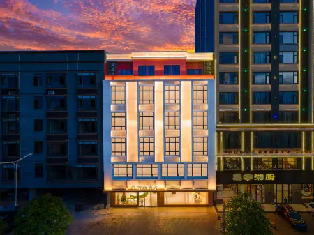 Jiudian Hotel (Lingao Fuluo Tianjie Bus Station Branch)