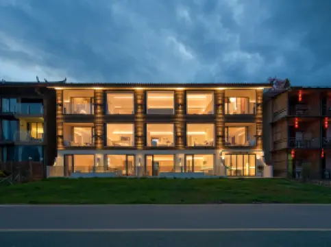 Lugu Lake Qingchen Sanshe Lakeside Hotel