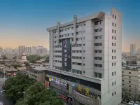 Feitian Holiday Hotel (Zhangye West High-speed Railway Station Bell and Drum Tower) Hotel di 