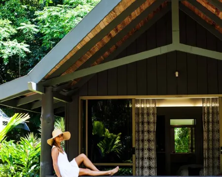 Palm Bungalows Hotels in Hamilton Island