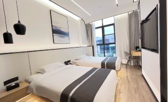 Changshou District Yuemei Huguang Hotel