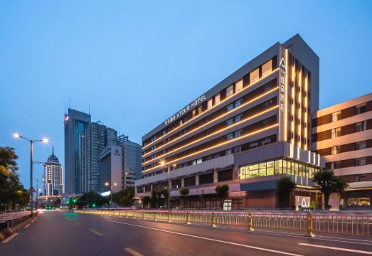 济南经四路万达广场亚朵酒店外景图