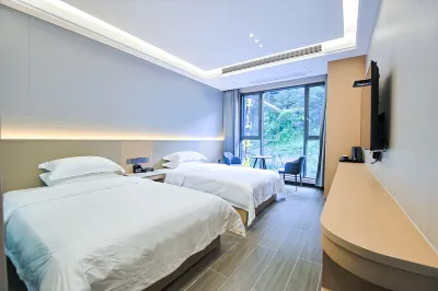Shennongjia Mountain and City Hotel Hotels near Xiangxi Yuan