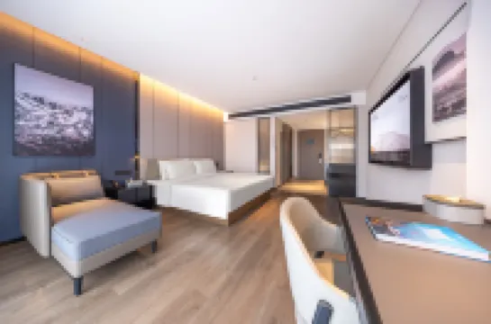 Atour Hotel Julong Metro Station (Near Guangzhou Baiyun Station) Hotels near Pengjiamu Park (Southwest Gate)