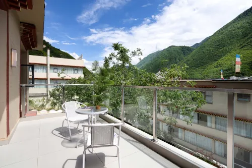 Fusheng Half-Day Xianqingju (Jiuzhaigou Eternal Love Store)
