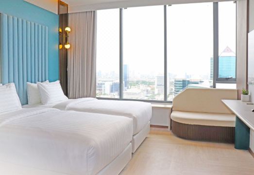 더 쿼터 라차요틴 바이 UHG