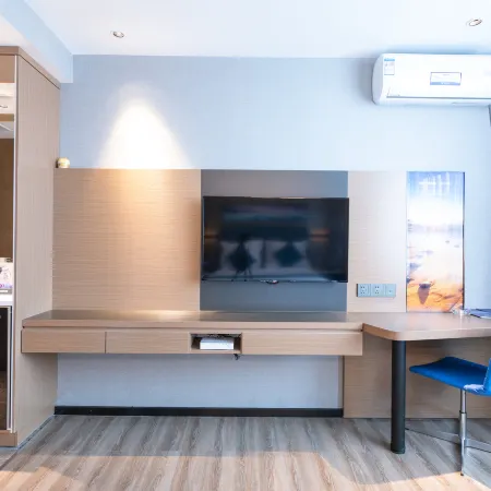Yeste Hotel (Baise Zhuzhou Bridge No. 5 Middle School)