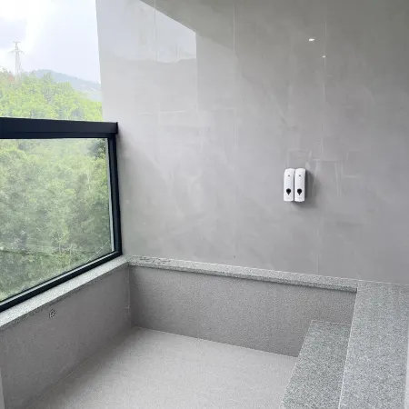 Xinfeng Shuiyuewan Hot Spring Resort Hotel
