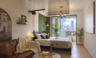 Fengxia Homestay (Caoyang Road Subway Station)