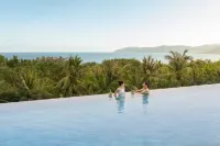HUALUXE Hotels and Resorts SANYA YALONG BAY RESORT - Infinity Pools