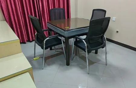 Yiju Hotel (Dashiqiao Heping Street Darunfa) Отели рядом с достопримечательностью «Dashiqiao Mizhen Mountain»