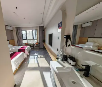 Zichang Huating Hotel Hotels near Wayaobugeming Site