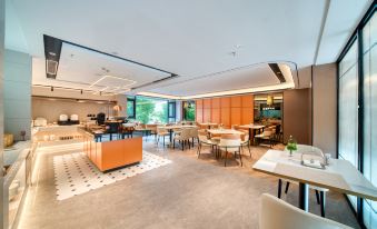 Homeinn Plus Hotel (Dongyang Hengdian Film City Pedestrian Street)