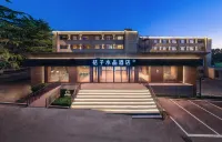 Qingdao Wusi Square Wheat Island Orange Crystal Hotel Hotel a Qingdao