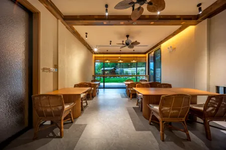 Anji's Heart to Nature · Bamboo Forest bathing pool · Wild Villa Отели рядом с достопримечательностью «Zhejiang Institute of Technology (Anji Campus)»