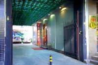 Baina Business Hotel (Shijiazhuang Zhongshan West Road Vientiane City Subway Station) Отели в г. Xinbai Plaza/Old Railway Station/ Nansantiao