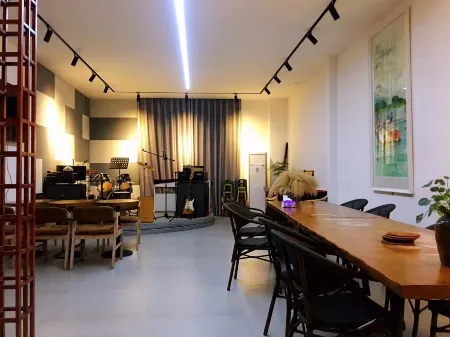 Xihai Yanshan Homestay Отели рядом с достопримечательностью «Hailing Island National Wetland Park of Mangrove Forest»