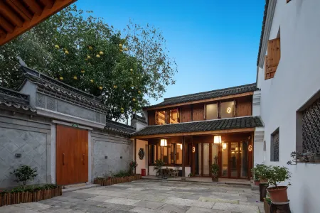 Floral Hotel·Longlanting Hotel(Huangjiu Town Branch) Отели рядом с достопримечательностью «Zhejiang Institute of Technology (Jinghu Campus)»