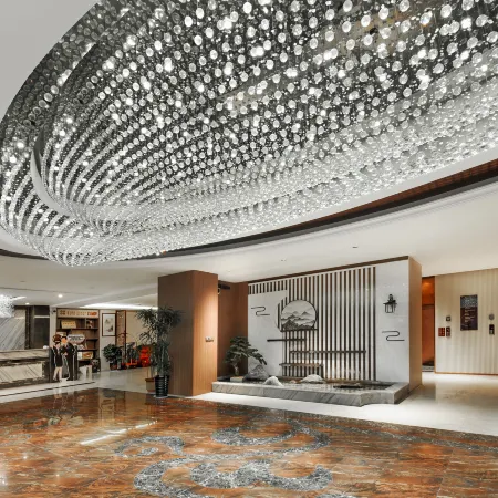 Huaxian Jinlong Business Hotel (Huayi High-speed Railway Station)