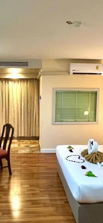 ห้องดีลักซ์ เตียงใหญ่ 1 เตียง