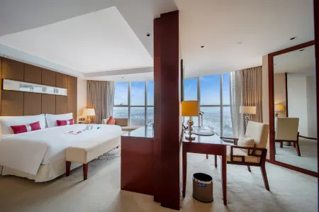 Changsha Longhua International Hotel Отели рядом с достопримечательностью «Hunan Biological and Electromechanical Polytechnic (Donghu Campus)»