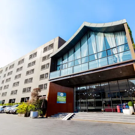 SureStay by Best Western Iconic Ari-Jatujak Отели рядом с достопримечательностью «Станция надземного метро Ari»