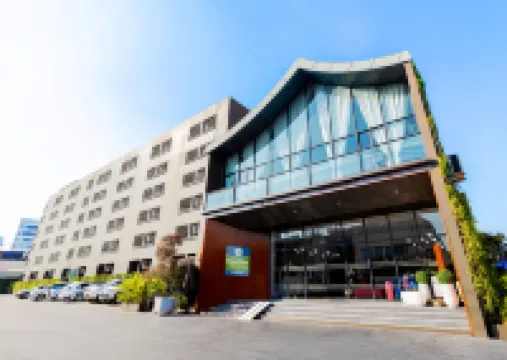 SureStay by Best Western Iconic Ari-Jatujak Hotels near Chatuchak Weekend Market