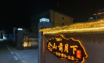 Shanqian Yuexia Homestay