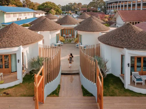 Maldives Beach Resort Hotels in Tha Mai