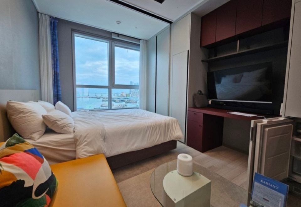 더 베이먼트 레지던스 A1 외관 또는 근처 자갈치역 전경