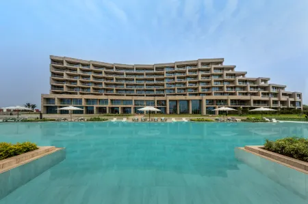 Sofitel Cotonou Marina Hotel & Spa Отели рядом с достопримечательностью «Fidjrosse Beach»