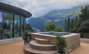 1. Hotel Vi..