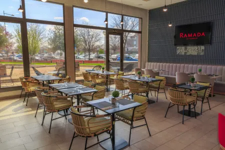 Ramada by Wyndham Madrid Getafe Отели в г. Хетафе