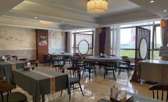 Vienna International Hotel (Shanghai Hongqiao Hub Jiading Malu Metro Station)