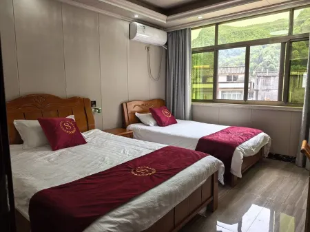 Shiwaiyan Xinghong Homestay Отели рядом с достопримечательностью «Shiwei Peak»
