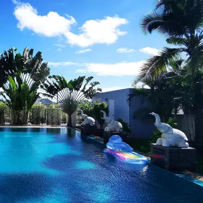 Big swimming pool garden villa Hotels near Ban Amphoe