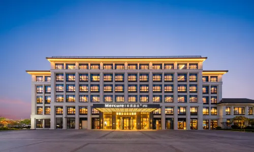 Mercure Hotel (Putuoshan Airport Zhujiajian Centipede Zhi Wharf)