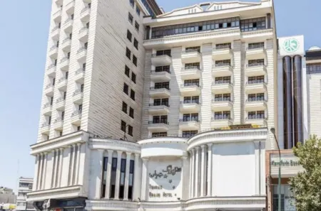 Tehran Grand Hotel Отели рядом с достопримечательностью «Тегеранский Большой Базар»