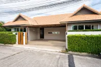 Luxury Pool villa C16 / 4BR 8-10 Persons Hotels in Nong Prue