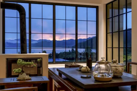 Lugu Lake suven Resort