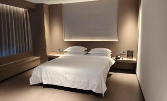 Gujing Junlai Hotel (Luhe Convention & Exhibition Center)