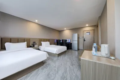 Pai Esports Hotel (Xiangcheng Lianhua Avenue People's Park Branch) Hotels near Xiangcheng Central Passenger Transport Terminal