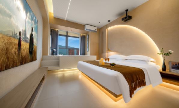 Travel Youth · L Designer Homestay