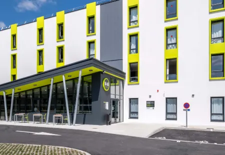 B&B Hotel Saintes Отели в г. Сен-Вез