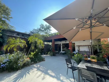 Fengyi Guesthouse Отели рядом с достопримечательностью «Shiwei Peak»